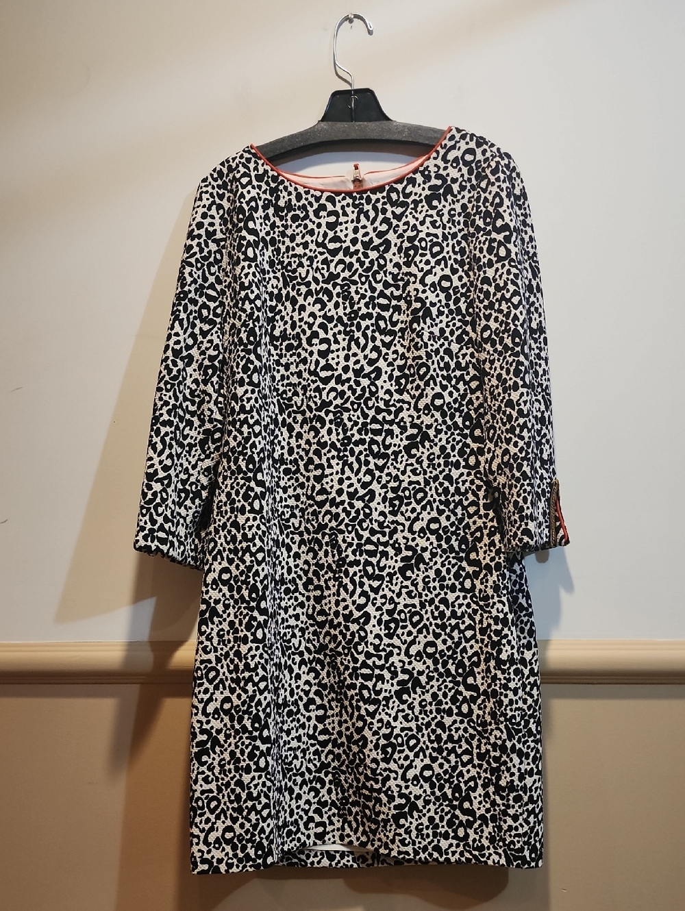 Women's Black and White Leopard Print 3/4 Sleeve Shift Dress